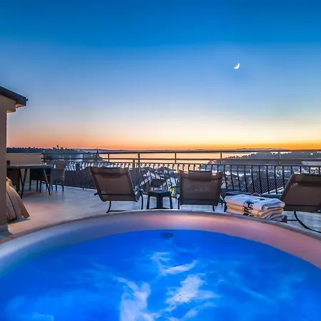 Penthouse With Hottub And Duplex
