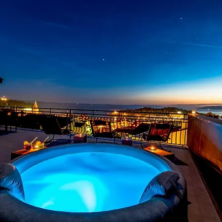 Penthouse With Hottub And Duplex Makarska