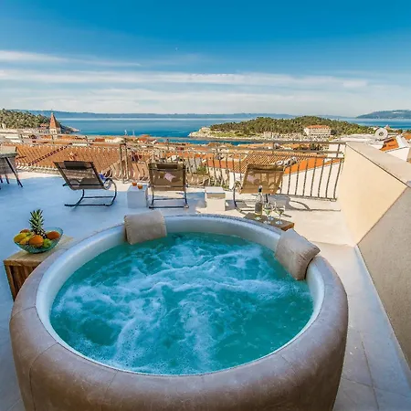Penthouse With Hottub And Duplex Makarska