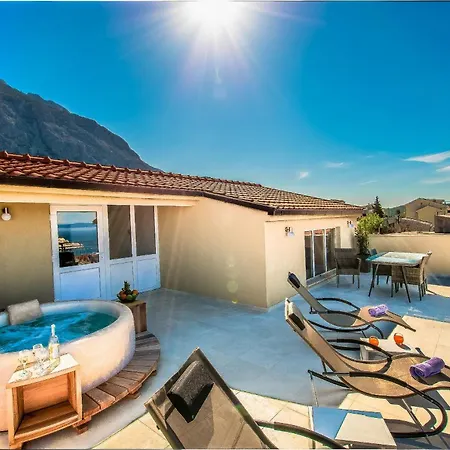 Penthouse With Hottub And Duplex Makarska