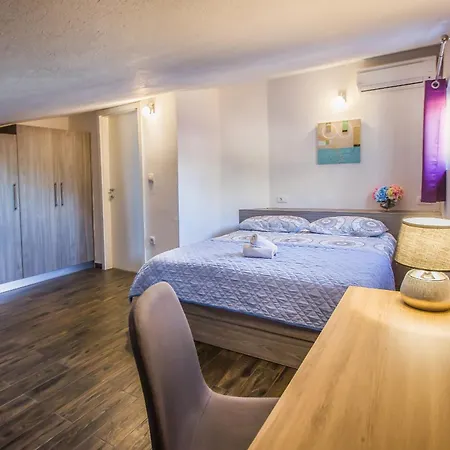 Penthouse With Hottub And Duplex Appartamento Makarska