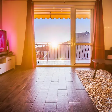 Appartamento Penthouse With Hottub And Duplex Makarska