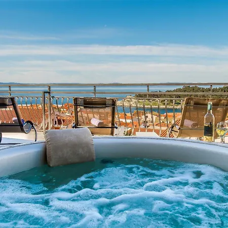 Penthouse With Hottub And Duplex Appartamento
